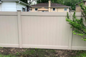 Off-white privacy fence installed in Arlington Heights